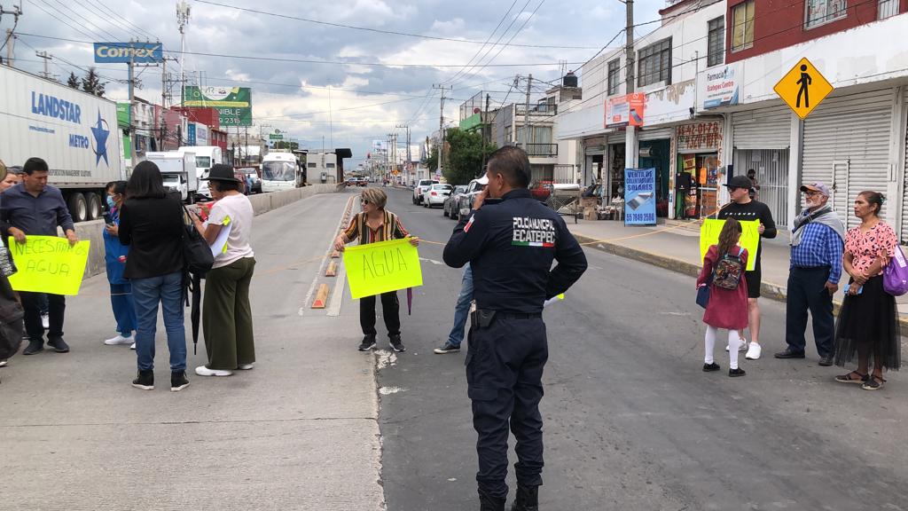 Vecinos bloquean la avenida Revolución en Ecatepec por falta de agua ...